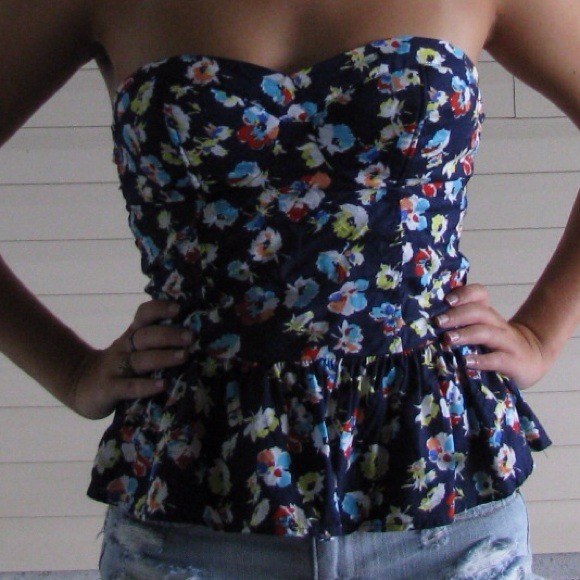 ❌Sold in Bundle❌Floral Pelpum Top - Picture 2 of 4