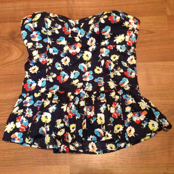 ❌Sold in Bundle❌Floral Pelpum Top - Picture 4 of 4