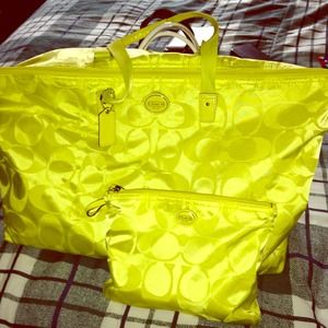 🎉SOLD🎉 Coach carry-on bag with make up bag 👯