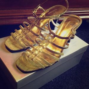 Selling a pair of Worthington Lime Concords