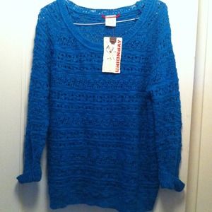 Beautiful open weave blue Union Bay sweeter