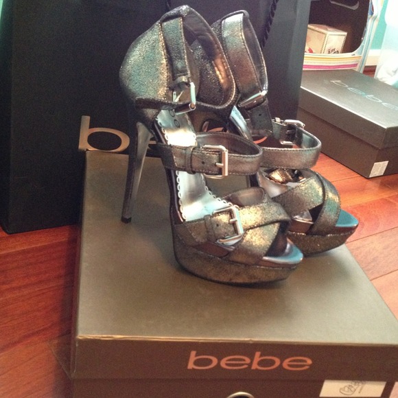 Bebe leather metallic graphite color heels