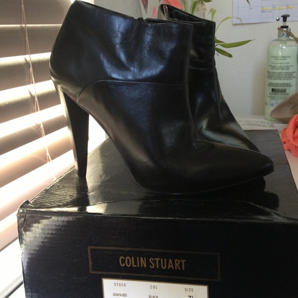 Colin Stuart Point toe ankle boots - Picture 1 of 1