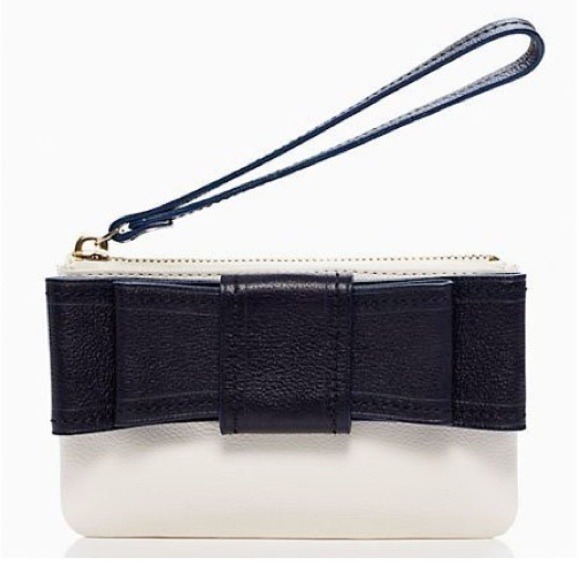 ❌❌SOLD❌❌ Kate Spade Villabella Bow Wristlet 🎀