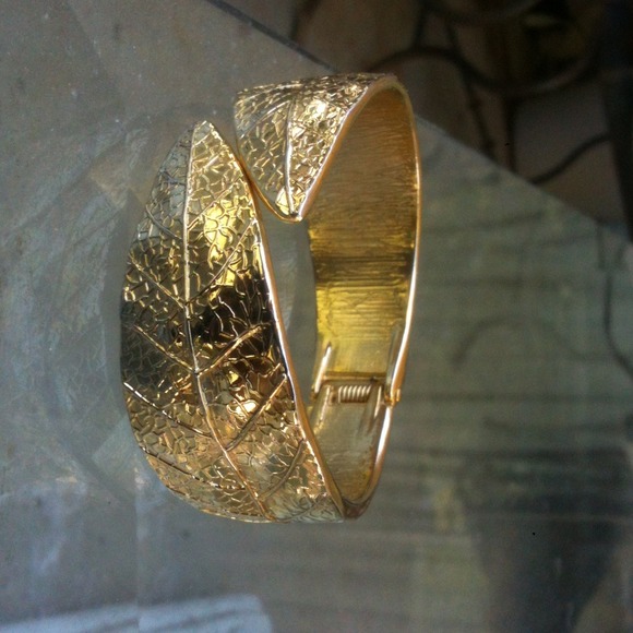 ❤️GIFTED❤️🌿🍂🍃Vintage Leaf Cuff🍃🍂🌿 - Picture 3 of 4