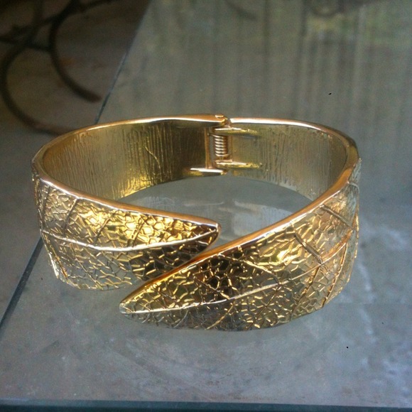 ❤️GIFTED❤️🌿🍂🍃Vintage Leaf Cuff🍃🍂🌿 - Picture 4 of 4