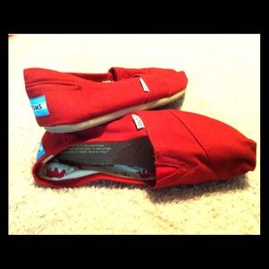 🌺Red hot TOMS🌺