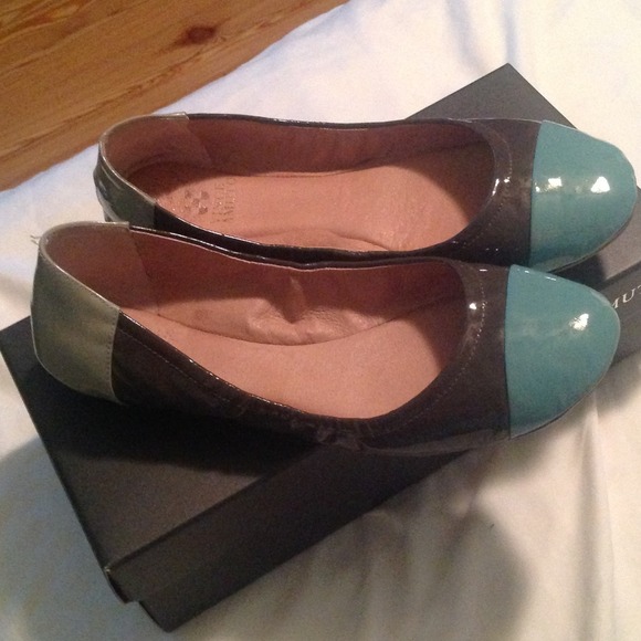 Vince Camuto flats