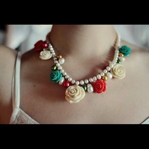 Vintage floral necklace