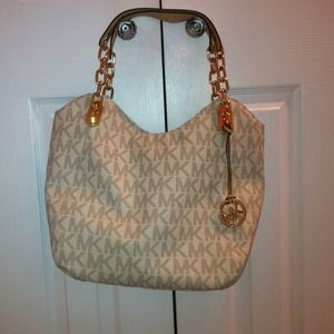 New MK purse. Hardly used!