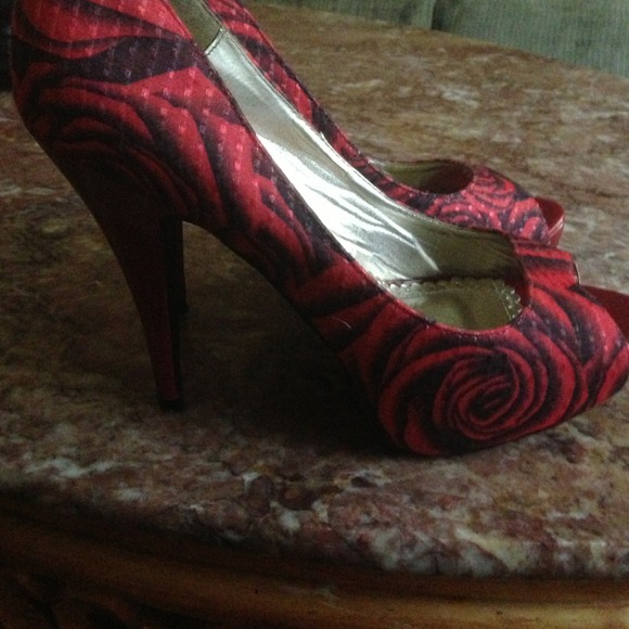 Shoes - Picture 2 of 4