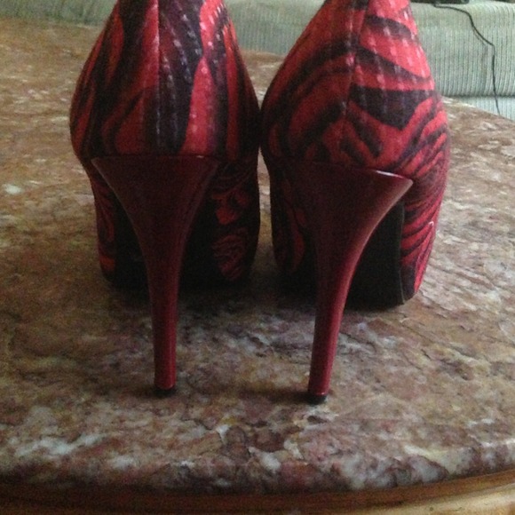 Shoes - Picture 3 of 4