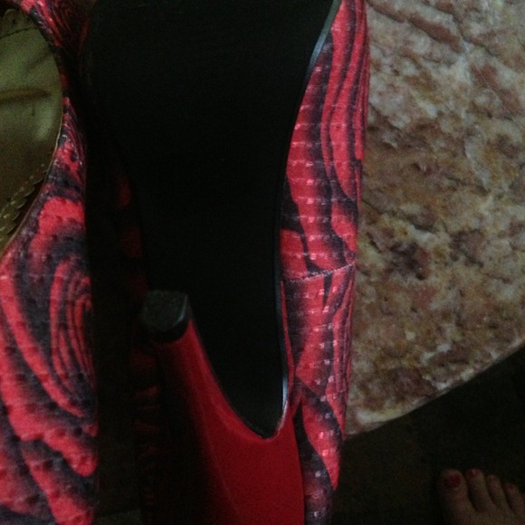 Shoes - Picture 4 of 4