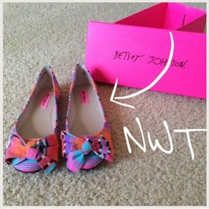 👇reduced price👇new betsey Johnson printed flats!