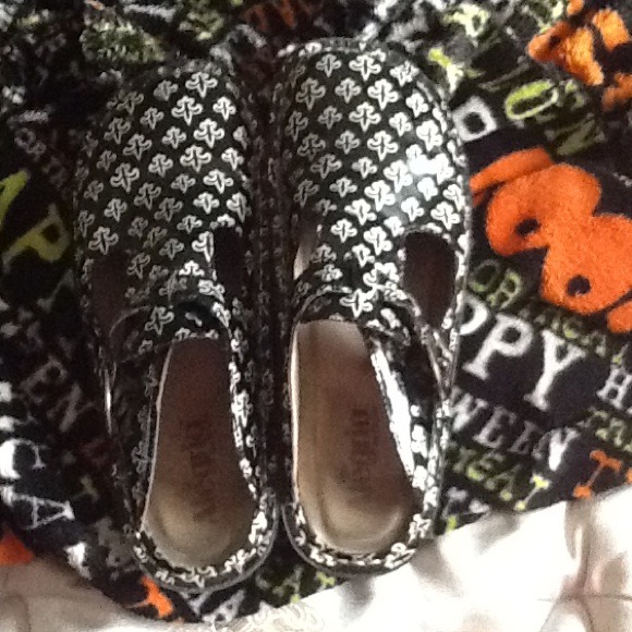 Alegria fleur di lis design clogs