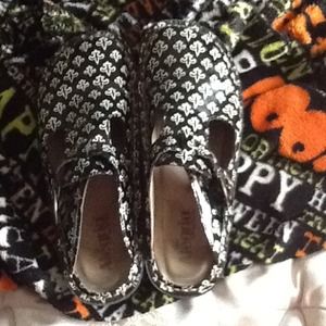 Alegria fleur di lis design clogs