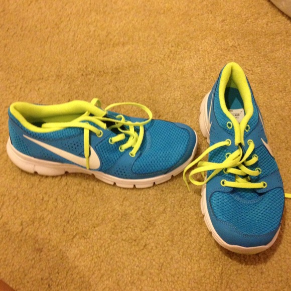 Nike Sneakers Tennis Shoes