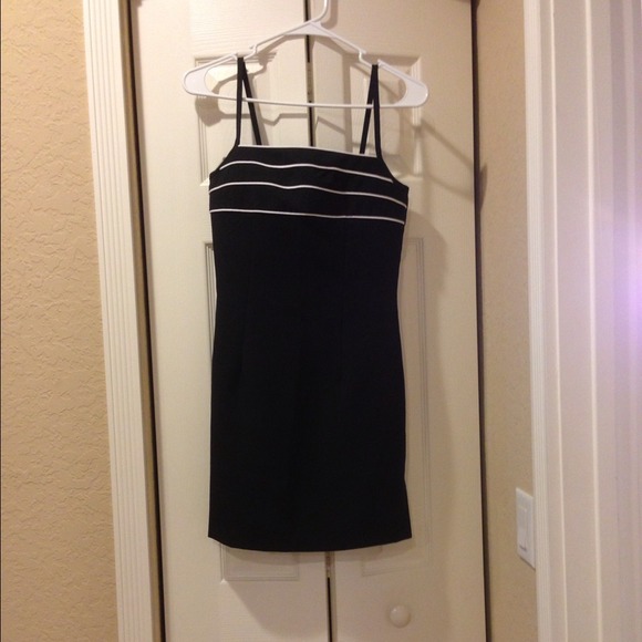 💰⬇♥Super cute black dress with white striping!♥