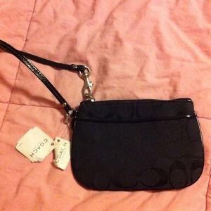 ⛔️ XXX TRADED XXX⛔️Small coach black wristler