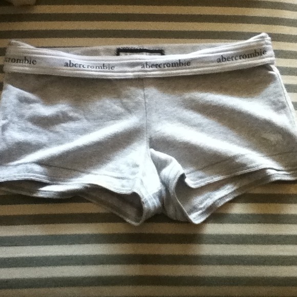Abercrombie stretch gray shorts