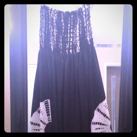 SOLD❗ Strapless black and white dress