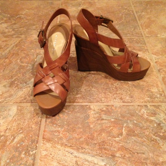 Brown Gianni Bini wedges