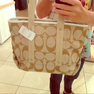 New Beautifull medium coach bag