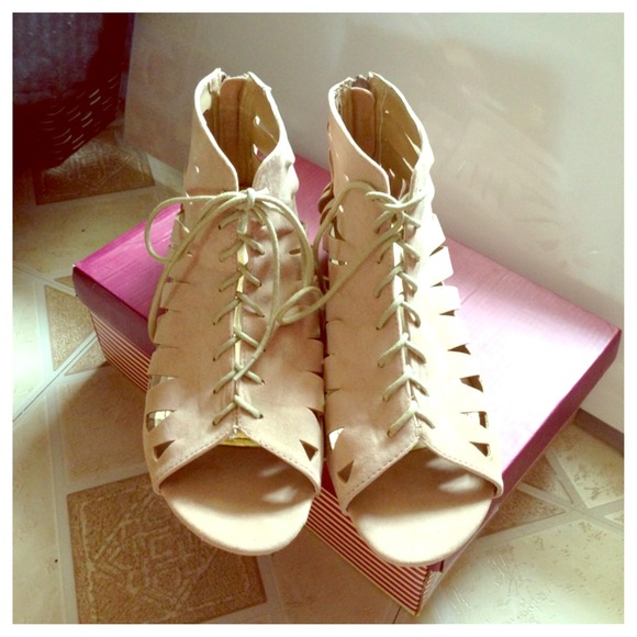Gladiator Cut out Suede Sandals 🎀