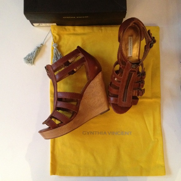 (Bundled and Sold!❤) Cynthia Vincent Wedge
