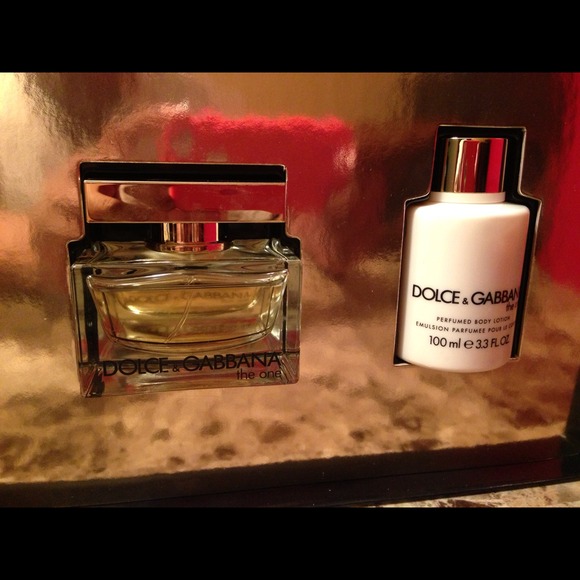 DOLCE & GABBANA (the one) perfume & body lotion!