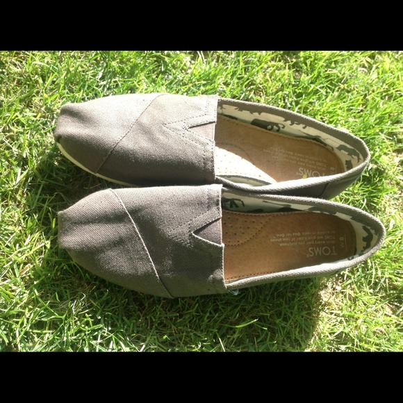 New canvas Toms