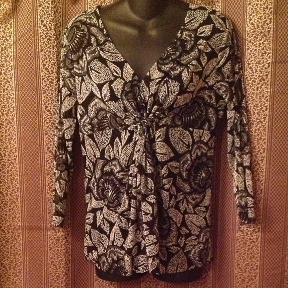 ✂Price cut✂Rafaella gathered top