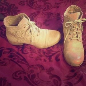 Barely worn! Adorable ROXY sloane boots! Size 8.5