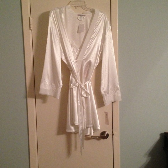 Beautiful nightgown NWT