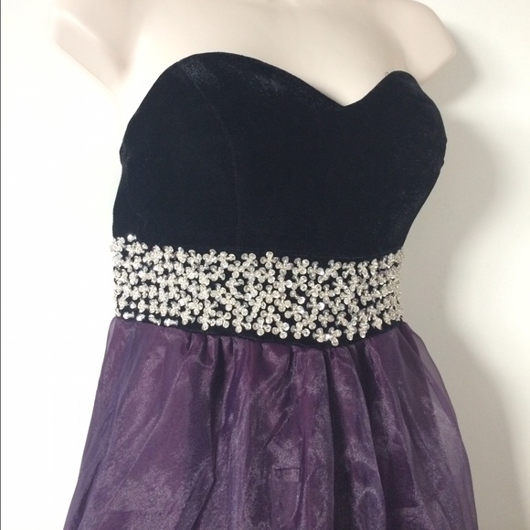 Gorgeous purple wedding night gown/shiny dress.new - Picture 2 of 4