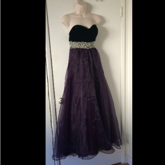Gorgeous purple wedding night gown/shiny dress.new - Picture 4 of 4