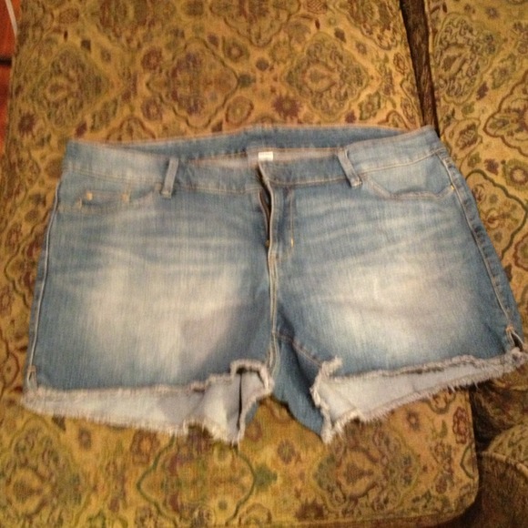 TRADED TO LAURAJENOld Navy Plus Sz 20 Shorts