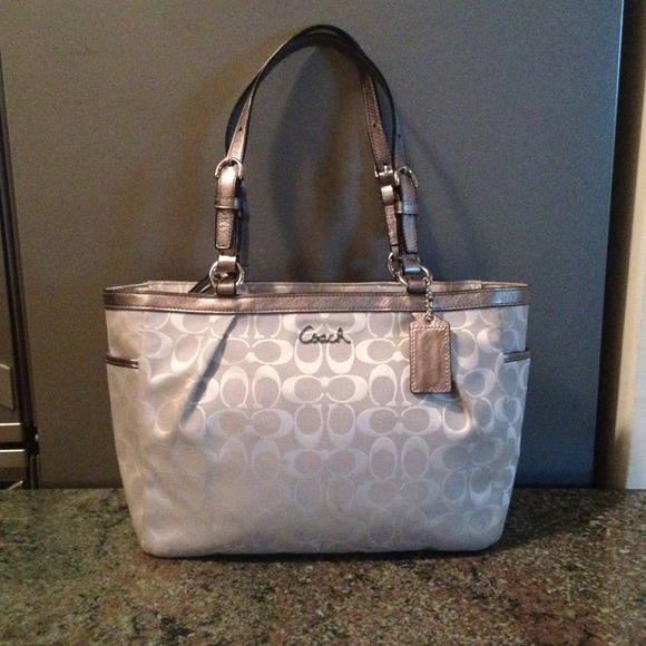 🌻🌻SOLD🌻🌻AUTHENTIC Coach Gallery Tote