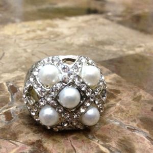 FREE Rhinestone and pearl ring!!!
