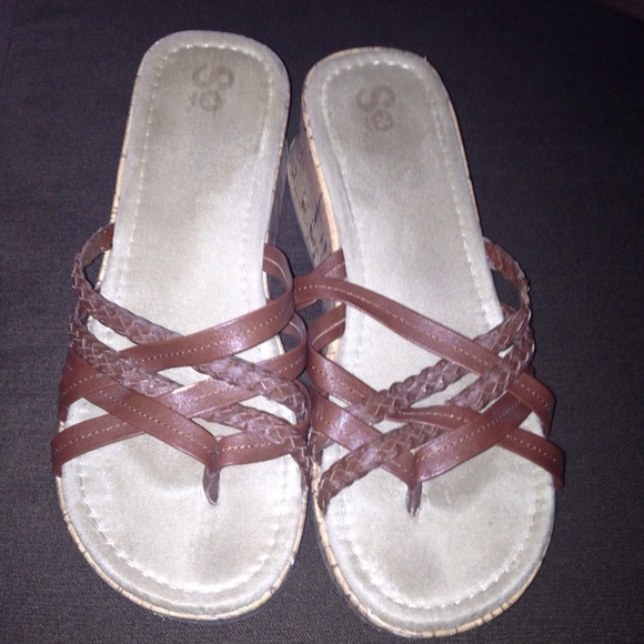 Black & Brown Strappy Slip On Platform Sandals!!!