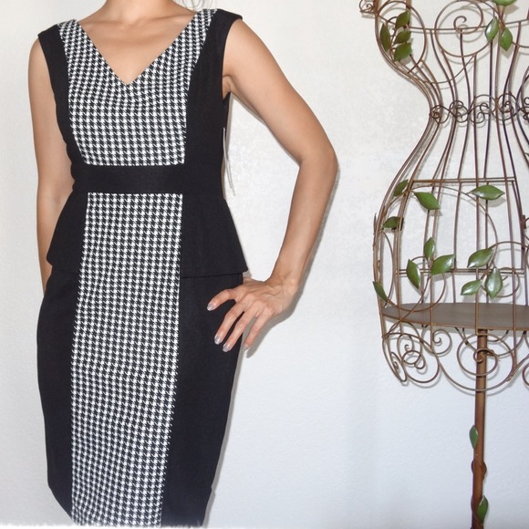 🙅BUNDLED🙅Houndstooth & black peplum dress.