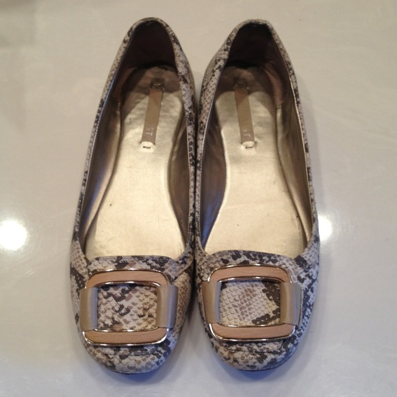 🚫SOLD!!🚫NIne West faux snakeskin fabric