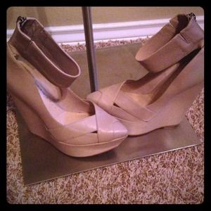 Max Azria nude Nayoko ankle cuff wedge
