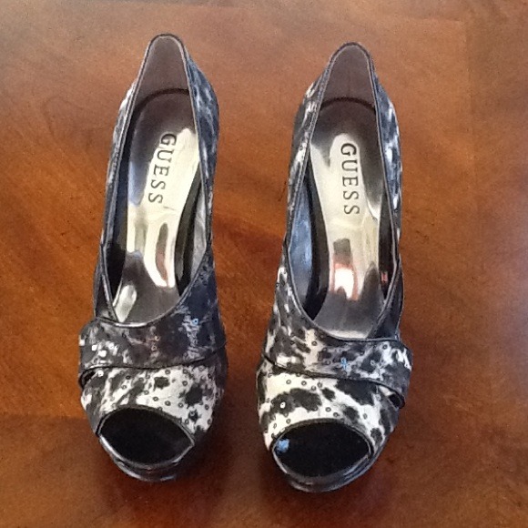 SOLD***New Guess Lepoard Pumps