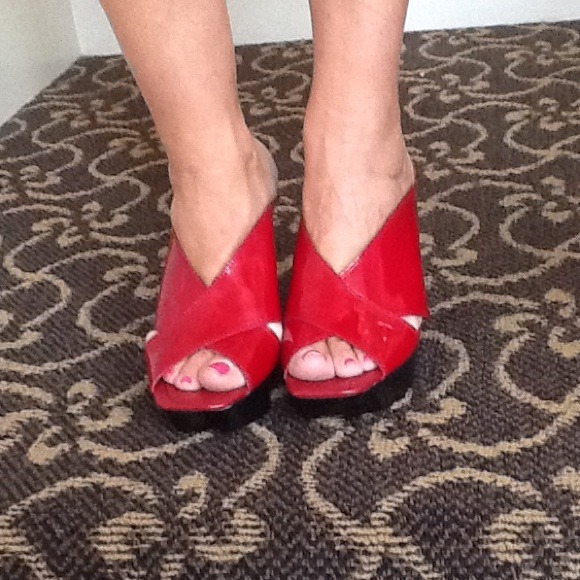 New Jessica Simpson Red Patten Wedges