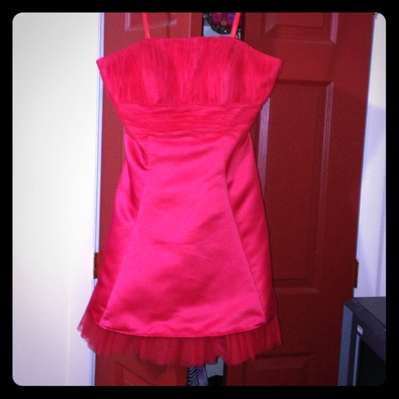 DONATED ☺️ 🎊Host Pick 2/28🎊 red party dress 🌺