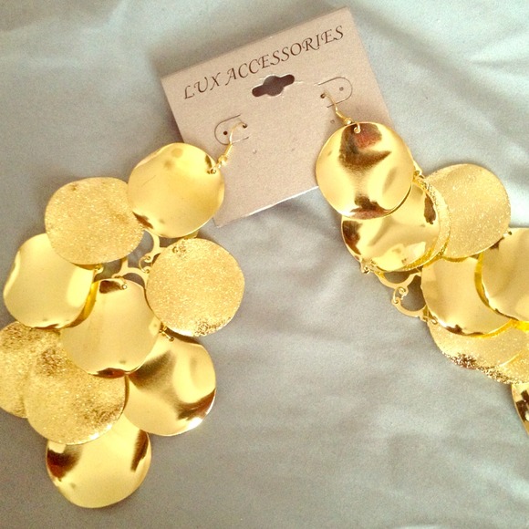 Lux gold plaited earrings. Never been worn