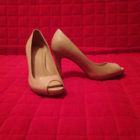 Cole Haan beige peep-toe pump