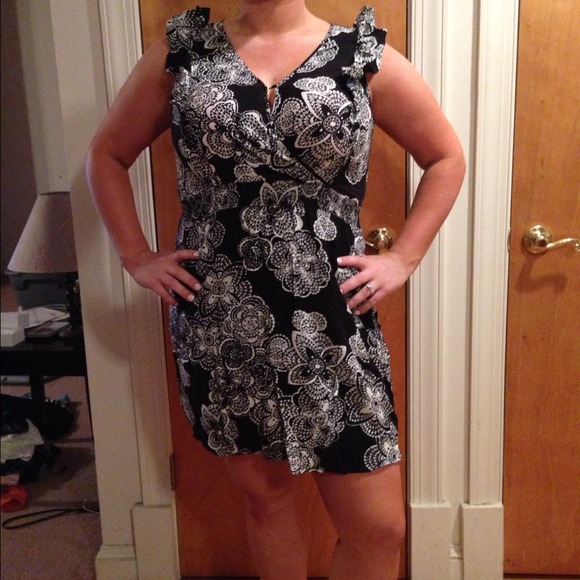 SOLD Cute black lightweight dress size Large