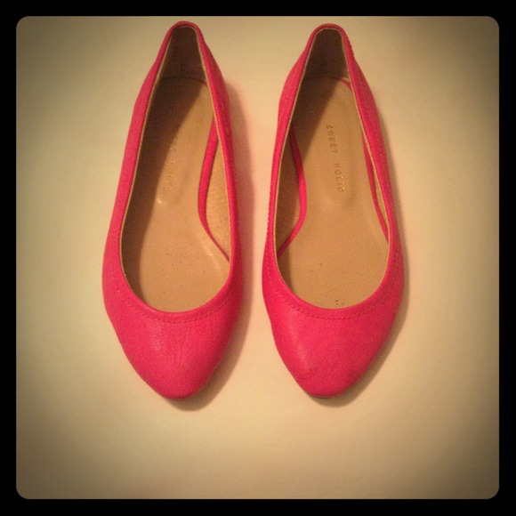 Pink flats. Size 5.5.